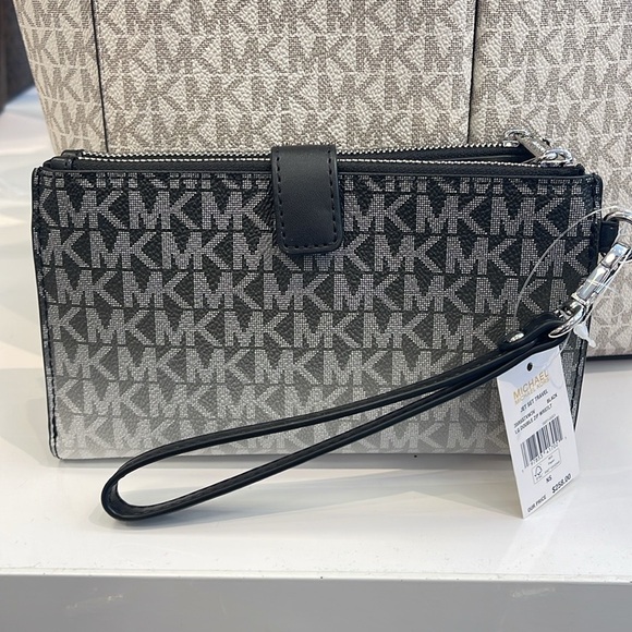 MICHAEL KORS
Jet Set Large Logo Signature Double-Zip Wristlet-Wallet-Phone Case - Picture 7 of 16